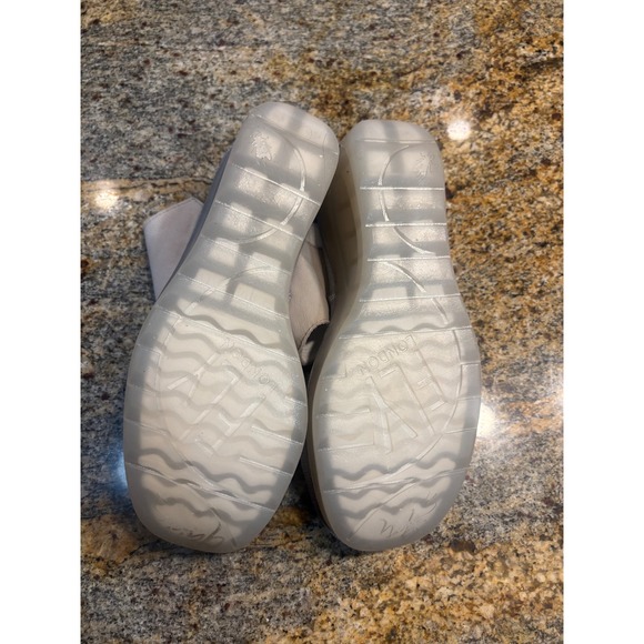 FLY LONDON Jeno Wedge Sandals Beige White Buckle Ankle Strap Size 39 (US 8-8.5) - Picture 8 of 8